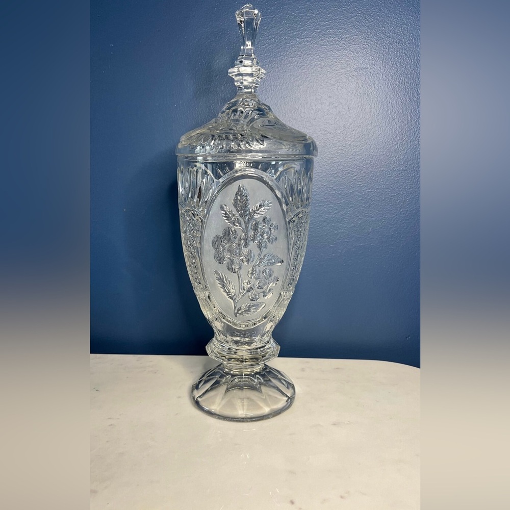 Elegant White Glass Art with Intricate Geometric Patterns